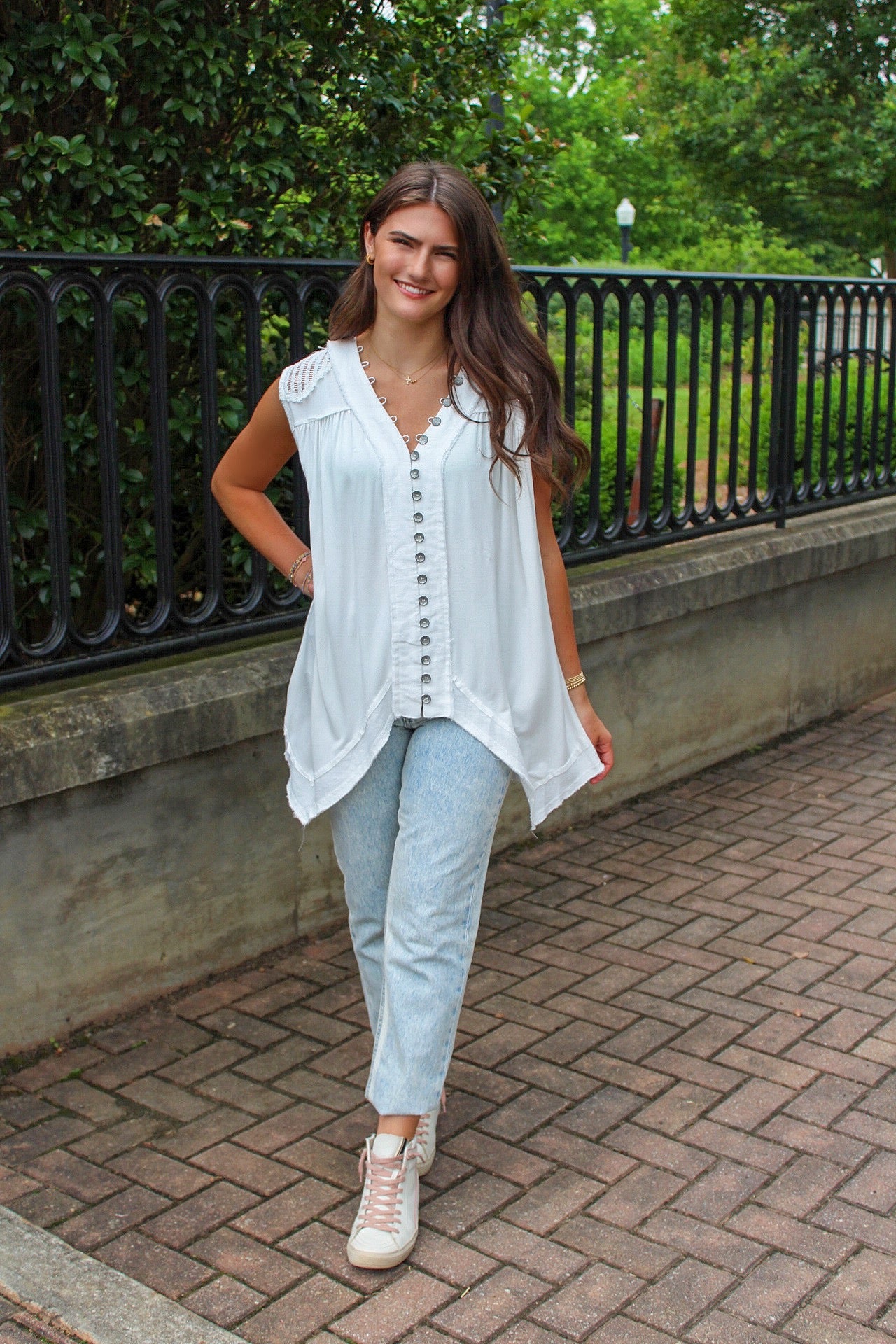 Load image into Gallery viewer, V-Neck Knit top with Button Down
